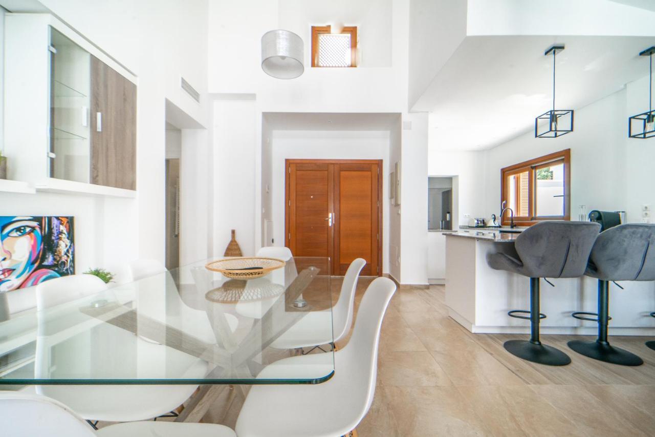 Three Bedroom Luxury Villa El Valle Golf Resort Banos y Mendigo المظهر الخارجي الصورة