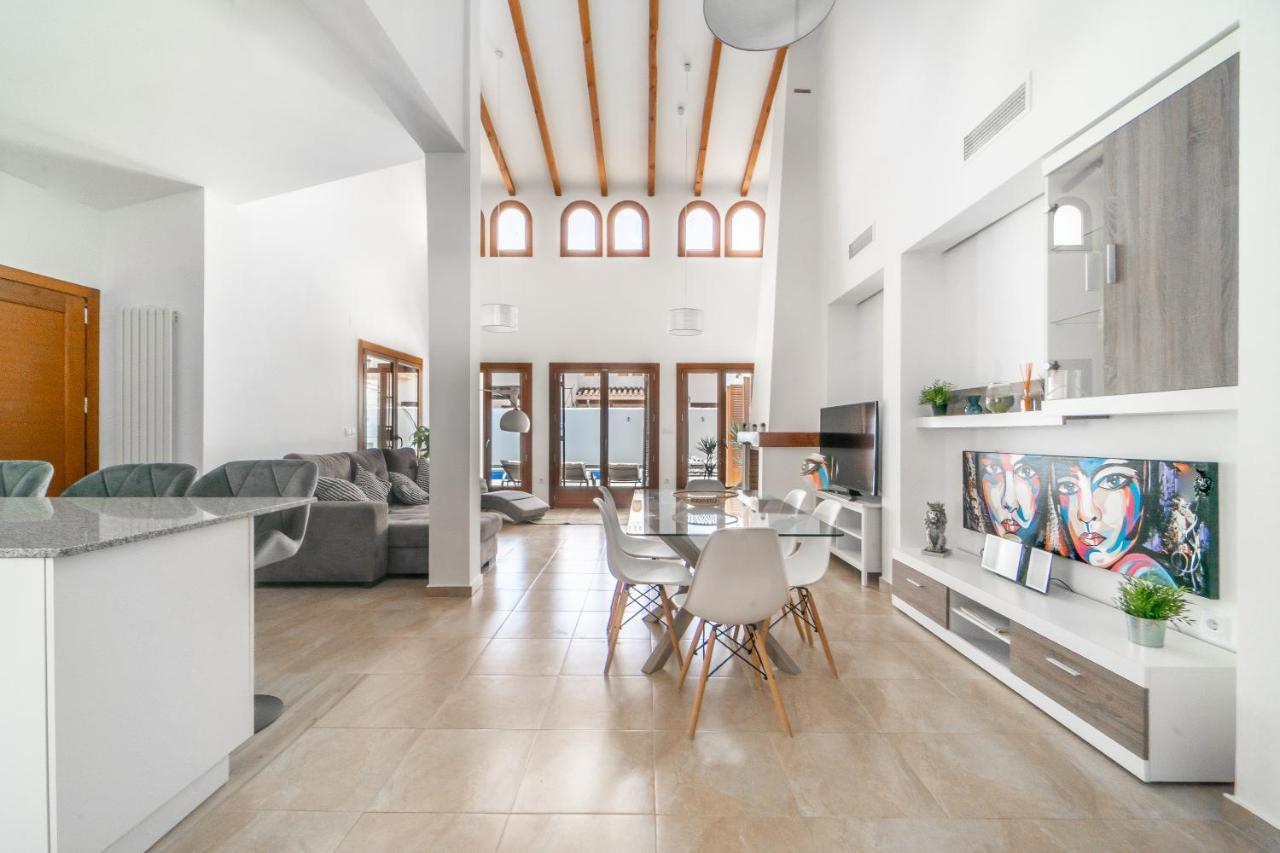 Three Bedroom Luxury Villa El Valle Golf Resort Banos y Mendigo المظهر الخارجي الصورة